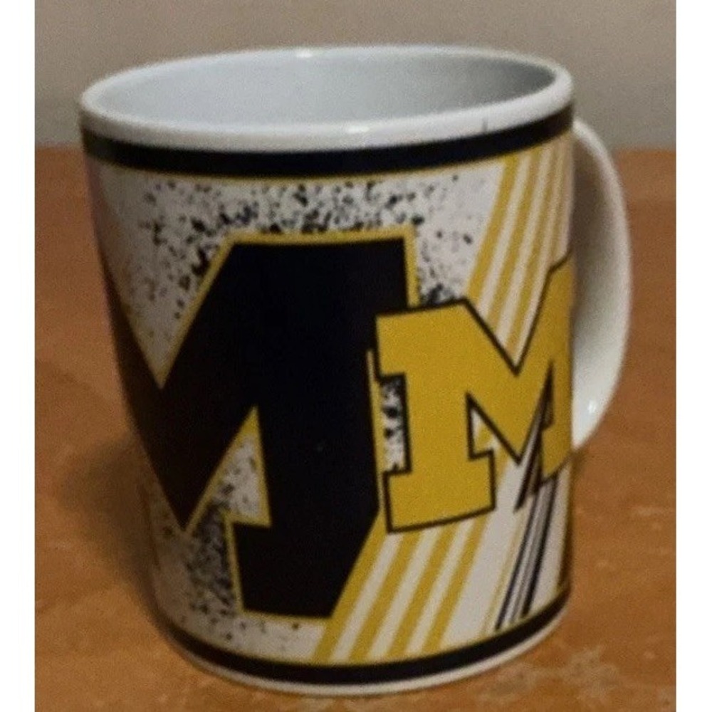 Boelter Brands‎ Michigan Wolverines Coffee Mug, Team Colors - Picture 3 of 9